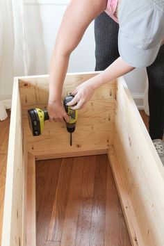 Pre-Stain Wood Conditioner to the entire piece (I left the inside of the trunk natural, but did stain the inside Diy Wood Chest, Diy Storage Trunk, Chests Diy, Diy Storage Bench, Diy Rangement, Wooden Trunks, Diy Storage Boxes, Wood Trunk, Wood Storage Box