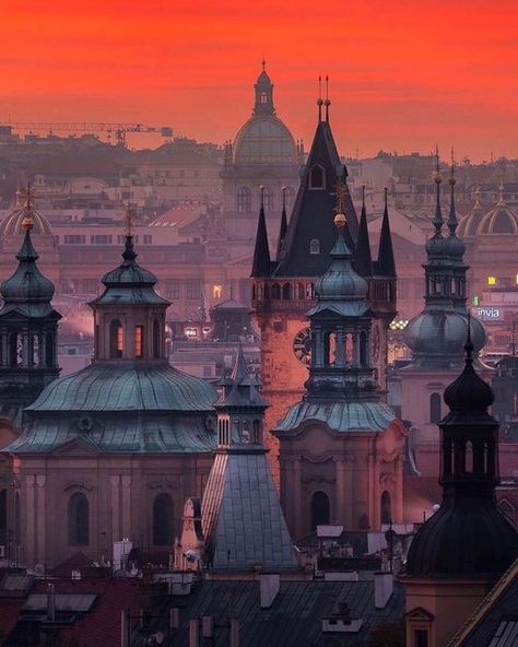 Prague 🇨🇿 Travel | Hotels | Food | Tips on Instagram: "The city of a 100 towers! Sunsets, the one thing we’ll never, ever get enough of🌅!🤩 💡 Prague is called “The City of Hundred Spires” because of its beautiful cathedrals and their pointy spires that count to over 120 Towers and spires. 🏷 Tag someone you would like to explore Prague with😍 📸: @evgeni.fab #praguecity #prague #praha #praga #prague🇨🇿 #pragueworld #přaha" Prague Architecture, Prague Zoo, Architecture Photography Buildings, Prague City, Visit Prague, Prague Travel, Perfect View, Prague Castle, Old Town Square