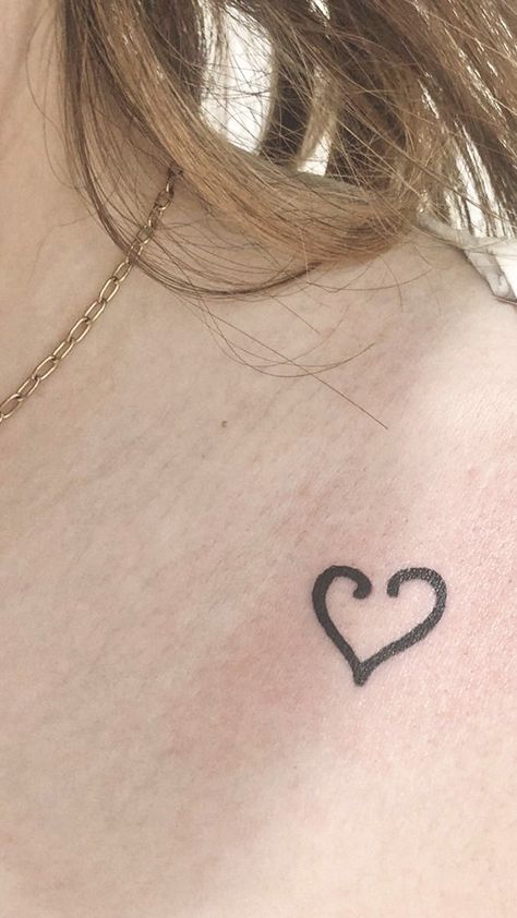 Open Heart Tattoo On Collar Bone, Collen Hoover Tattoos, It Ends With Us Tattoo Ideas, Colleen Hoover Tattoo Ideas, Colleen Hoover Tattoo, It Ends With Us Tattoo, Open Heart Tattoo, Cute Tats, Arabian Beauty Women