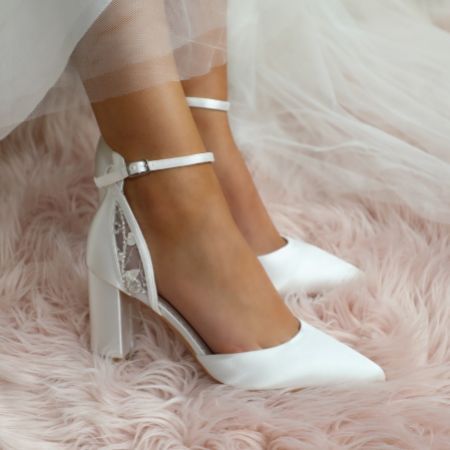 Wide Fit Bridal Shoes, Classic Wedding Shoes, Wide Fit Wedding Shoes, Closed Toe Wedding Shoes, Bride Heels, Bridal Shoes Low Heel, Satin Wedding Shoes, Beautiful Wedding Shoes, Wedding Shoes Low Heel