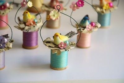 Easter Tree Diy, Wooden Spool Crafts, Diy Tree Decor, Easter Tree Ornaments, Spools Of Thread, Spool Crafts, Easter Craft Decorations, Easter Tree Decorations, Spring Easter Crafts