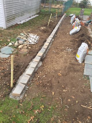 Sloped Backyard Ideas, Concrete Block Retaining Wall, Block Retaining Wall, Retaining Wall Steps, Diy Retaining Wall, Backyard Retaining Walls, Retaining Wall Blocks, Retaining Wall Design, Building A Retaining Wall