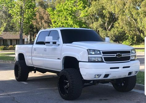 Cateye Trucks, Cat Eye Chevy, Cateye Chevy, 2006 Chevy Silverado 1500, Truck Accesories, Lifted Silverado, 2010 Chevy Silverado, Chevy Duramax, Country Trucks