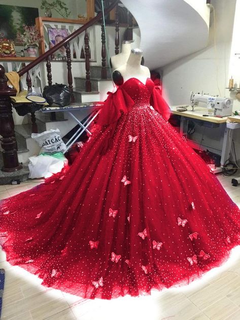 Red Quinceanera Dresses With Cape, Quinceanera Dresses With Cape, Ball Gown Sweet 16, Royal Blue Quinceanera Dresses, Quinceanera Themes Dresses, Red Quinceanera Dresses, Quinceanera Dresses Blue, Pretty Quinceanera Dresses, Cute Prom Dresses