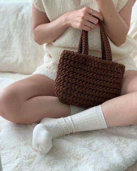 Gorgeous hand-made hand-bag ideas | Grid crochet patterns crochet bag aesthetic #crochetbagaesthetic #crochet #crochetbag #crochetbags 2.285 Brown And White Crochet Bag, Crochet Brown Bag, Brown Crochet Projects, Brown Yarn Crochet Ideas, Brown Yarn Crochet, Crochet Bag Brown, Grid Crochet Patterns, Brown Crochet Bag, Grid Crochet