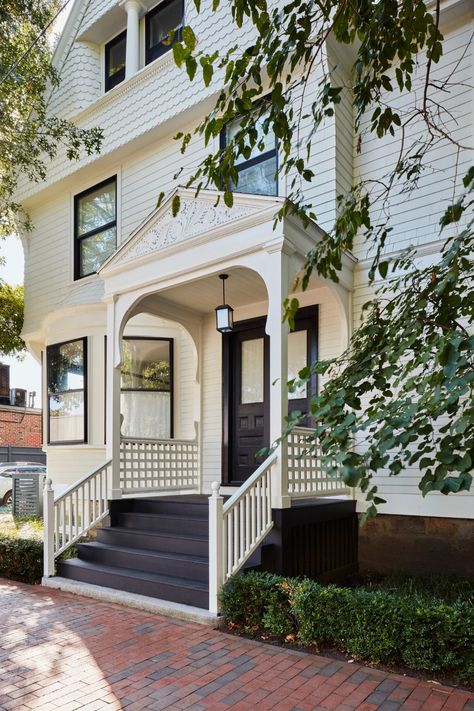 Modern Victorian — WALKER ARCHITECTS Cream Victorian House Exterior, Victorian Craftsman House, Modern Victorian Home Exterior, White Victorian House Exterior, Victorian Modern House, Modern Victorian Homes Exterior, Victorian Layout, Modern Victorian Exterior, Modern Victorian House Plans