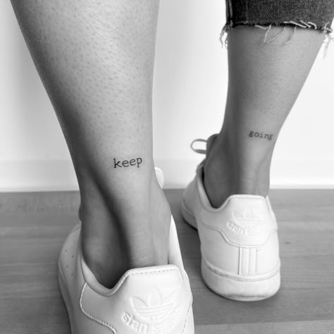 Simple Art Tattoo Ideas, Tattoos Dainty, First Tattoo Ideas, Leg Tattoos Women, Tatuaje A Color, Cool Small Tattoos, Cute Tattoos For Women, Discreet Tattoos, Skeleton Hand