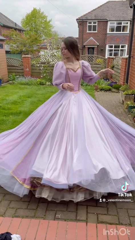 Rapunzel Gown Inspired, Kawaii Princess Dress, Barbie Rapunzel Cosplay, Rapunzel Dress Aesthetic, Rapunzel Dress Inspired, Barbie Rapunzel Dress, Disney Princesses Dresses, Tangled Wedding Dress, Barbie Dress Outfit