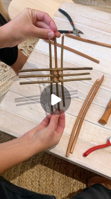 Highland Willow on Instagram: "Making a stick pot 👆🌱🧺  #howtomake #fullvideo #stickweaving #basketmaking #handwork #workingwithhands #starttofinish #creativeinspiration #creativeideas #naturalmaterial #sustainable #weaving #inventor #makingvideos #wicker #wickerbaskets #willowweaving #willow #hobby #theraputic #creative #art #making #handmadewithlove #willowbaskets #craft #craftmanship #craftwomanship #wickerwork #fromscratch" Willow Weaving Beginners, Willow Basket Weaving, Straw Crafts, Basket Weaving Diy, Basket Weaving Patterns, Willow Weaving, Weaving Projects, Weaving Patterns, Nature Crafts