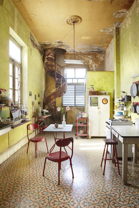 Cuban Kitchen, Cuban Decor, Cuban Architecture, Kitchen Photos, Design Your Home, Interior Design Tips, Home Improvement Projects, 인테리어 디자인, Room Inspo