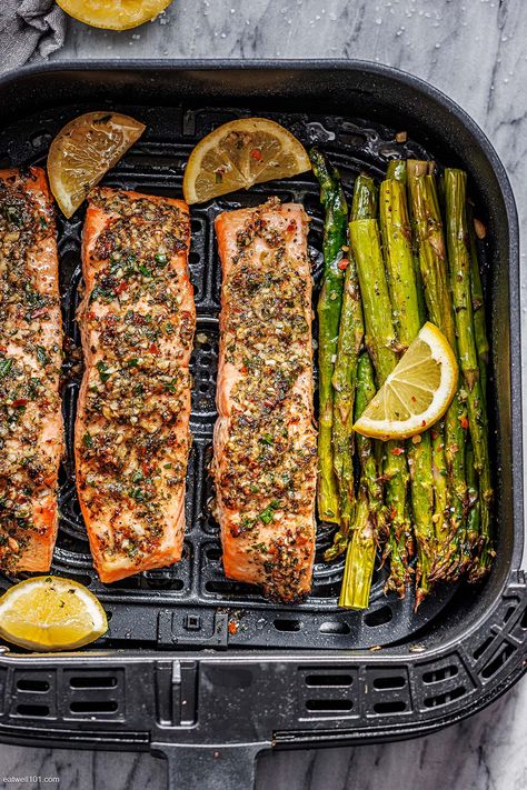 Air Fryer Salmon And Asparagus Recipes, Air Fryer Salmon Meal, Salmon And Asparagus In Air Fryer, Salmon Air Fyer Recipes, Simple Air Fryer Salmon, Air Fryer Salmon And Potatoes, Mediterranean Air Fryer Salmon, Dash Salmon Recipe, Lemon Garlic Salmon Air Fryer