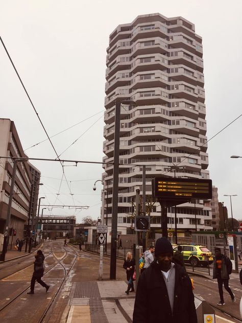 England, Scotland, Thornton Heath, Croydon London, Surrey England, Big Girl, Old And New, Monument, Street View