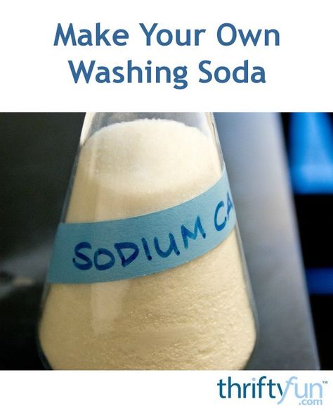 This is a guide about making your own washing soda. If you can't purchase washing soda and you need some, it is easy to make by heating some baking soda in the oven. Cleaning Hacks Bedroom, Homemade Laundry, Bicarbonate Of Soda, Homemade Cleaning, Washing Soda, Baking Soda Uses, Homemade Cleaning Products, Cleaning Recipes, Smart Water Bottle