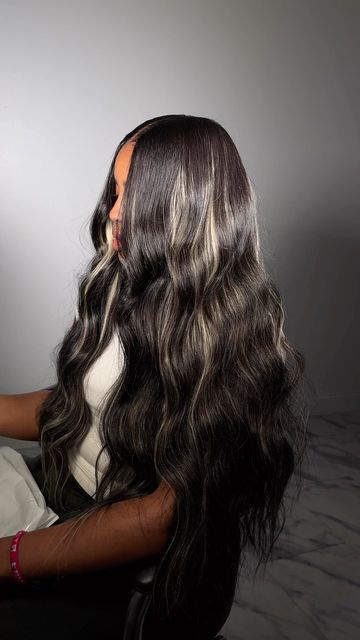 Middle Part Quick Weave With Blonde Highlights, Blonde Balayage Sew In Weave, Long Jet Black Hair Black Women, Middle Part Wig With Highlights, Cute Sew Ins With Color, Black And White Quick Weave, Faux Highlights Black Hair, Middle Part Beach Waves, Traditional Sew In With Highlights