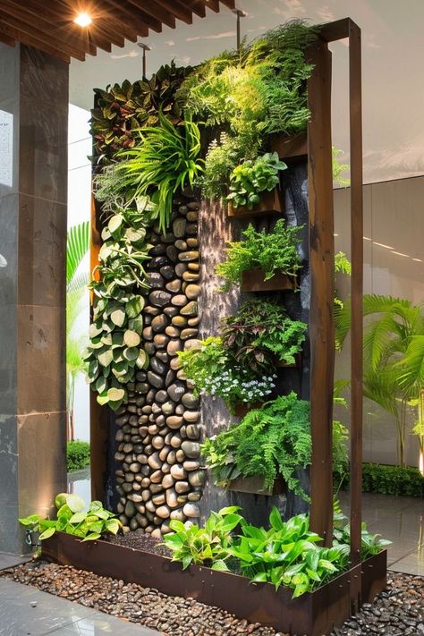 Diy Garden Wall Decor, Green Wall Design, Vertical Garden Design, Vertical Garden Wall, Fountain Design, Walled Garden, Pallet Garden, Garden Fountain, Wall Garden