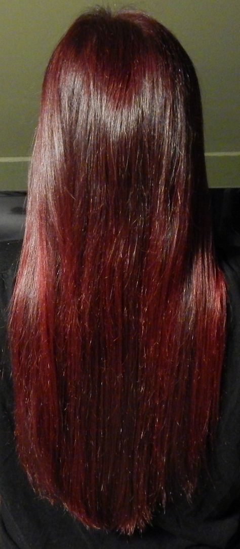 Manic Panic Vampire Red. It comes out a purply red on dark brown hair. I love it! Plus it's real easy to do :) Manic Panic Colors, Pelo Color Vino, Hair Dark Brown, Hair Color Mahogany, Hair Color Guide, Red Hair Inspo, Wine Hair, Hair Color Streaks, Dark Red Hair