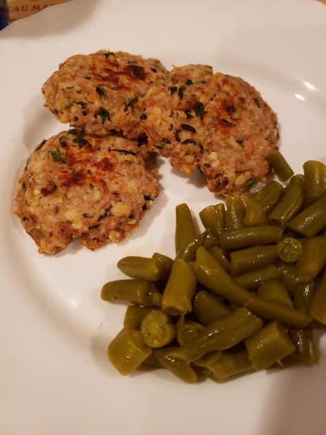 Tuna Cakes Recipe, Chicken Patty Recipes, Clean Lunches, Tuna Patties, Tuna Cakes, Healthy Entrees, Weight Watchers Snacks, Weight Watchers Food, Weight Watchers Recipes Desserts