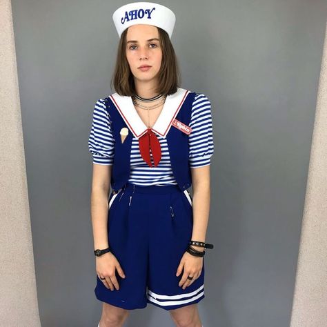 Scream Actors, Robin Costume, Robin Buckley, Stranger Things Costume, Tv Musical, St Cast, Maya Hawke, Top Girl, Jamie Campbell