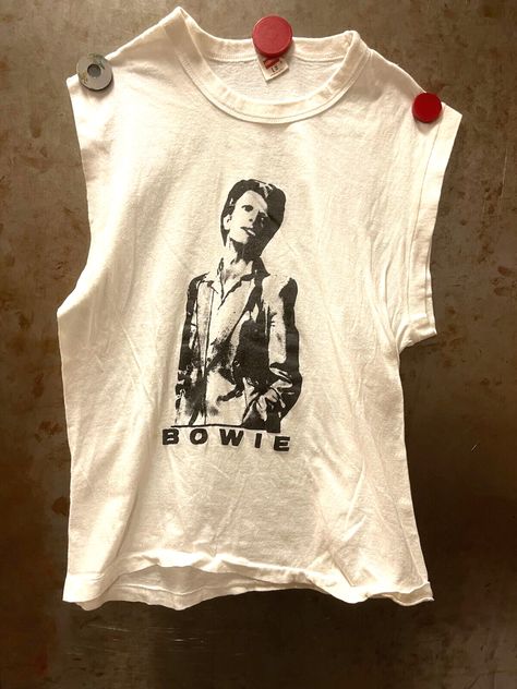 80s David Bowie T-Shirt (L) vintage 70s ziggy stardus… - Gem Vintage David Bowie Shirt, Band T Shirt Aesthetic, David Bowie Aesthetic Clothes, 80s David Bowie, Bowie Merch, 70s Tshirt, Bowie T Shirt, Bowie Tshirt, Guy Character