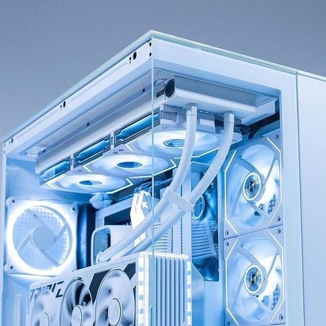 EMARQUE PC on Instagram: "Pure power in white White out @nzxt H9 build powered by @intel Core i9 13900K and @asusrog Strix RTX 4080 White Masterpiece by @robeytech" White And Blue Pc Build, Nzxt H9 Flow Build, All White Pc Build, Nzxt Pc Build, White Pc Build, White Gaming Pc, Best Pc Setup, White Desk Setup, Pc Aesthetic