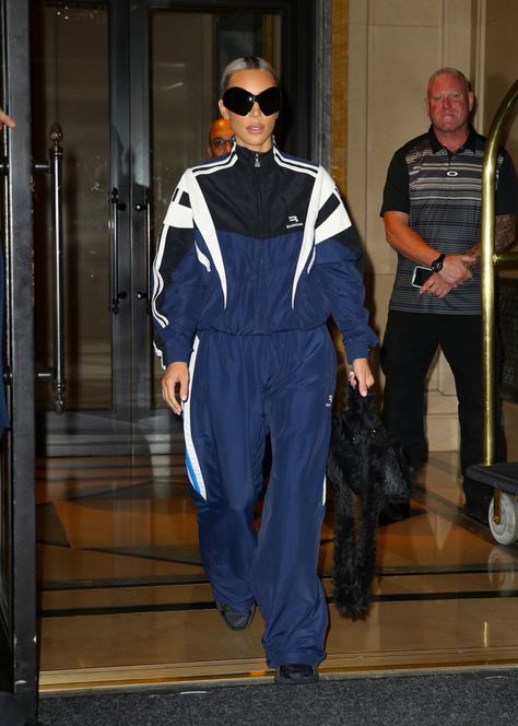 90s Tracksuit, Tracksuit Fashion, Designer Tracksuits, Kim Kardashian Outfits, Black Tracksuit, 90s Fashion Men, Tracksuit Outfit, Kardashian Outfit, Outfit 90s