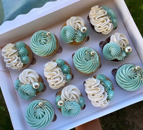 Teal Flower Cupcakes, Teal And White Cupcakes, Masculine Cupcakes Ideas, Trending Cupcake Designs, Teal Cupcakes Birthday, Green Swirl Cupcakes, Cupcake Designs For Men, Blue Cupcake Ideas, Aqua Cupcakes