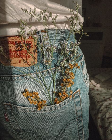 Flowers in my vintage Levi’s denim pocket; Flowers photography; Flowers inspiration; Flowers in my pocket Blue Flower Wallpaper, Photographie Inspo, Images Esthétiques, Flowers For You, Wallpaper Vintage, Photo Wall Collage, + Core + Aesthetic, Foto Pose, Foto Inspiration