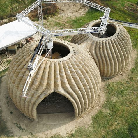 This 3D-Printed House Is Made From Recyclable Materials and Will Be Zero Waste House Plans Luxury, 3d Printed Building, 3d Printed House, Printed Concrete, Earth Bag, 3d Printing Architecture, Dome House, Recyclable Materials, Organic Architecture