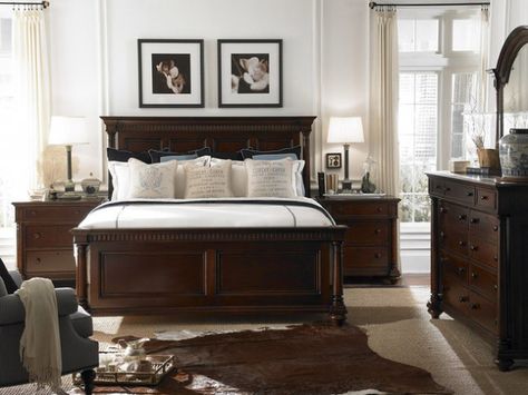 27 Eye-Catching Traditional Bedroom Designs That Will Enhance Your Home Design Bilik Tidur Minimalis, Dark Wood Bedroom Furniture, Dark Wood Bedroom, Dark Wood Bed, Traditional Bedroom Design, Brown Furniture Bedroom, Dark Bedroom Furniture, Dark Wood Furniture, Bedroom Traditional