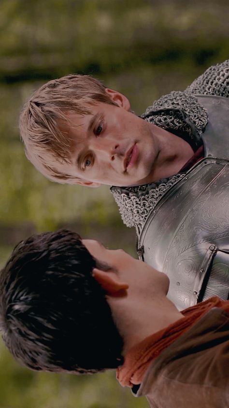 Merlin Arthur Aesthetic, Merlin And Arthur Looking At Each Other, Arthur Looking At Merlin, Merlin Profile Picture, Arthur Bbc Merlin, Merlin And Arthur Aesthetic, Merlin And Arthur Ship, Merthur Aesthetic, Merlin And Arthur Wallpaper