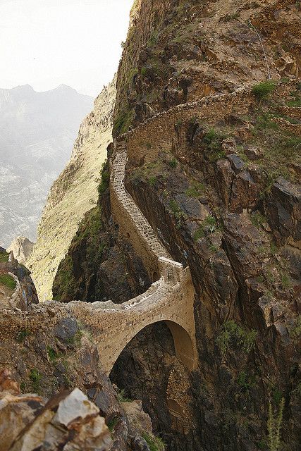 Shaharah bridge, Yemen - a limestone arch bridge, constructed in the 17th century by a local lord to connect two villages across a deep gorge Bridge Over Troubled Water, Covered Bridges, Yemen, Places Around The World, Laos, Beautiful World, Wonders Of The World, Places To See, Places To Travel