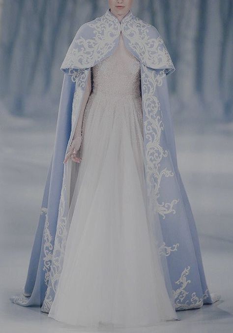 Embedded image Gaun Abad Pertengahan, Cape Wedding, Paolo Sebastian, Lace Cape, Embroidery Wedding, Bridal Bolero, Wedding Cape, Fantasy Dresses, Medieval Dress