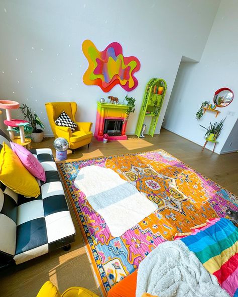 Rainbow House Decor, Rainbow Apartment, Warehouse House, 80s Room Aesthetic, Groovy Room, Art Deco Ideas, Mtv Cribs, Rainbow House, Future Apartment Decor