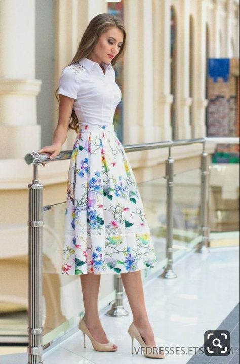 Flower Midi Skirt, Couture Dior, Rok Midi, Midi Skirts Summer, Midi Skirt Outfit, Long Skirt Outfits, Floral Pleated Skirt, Gaun Fashion, Peplum Tops