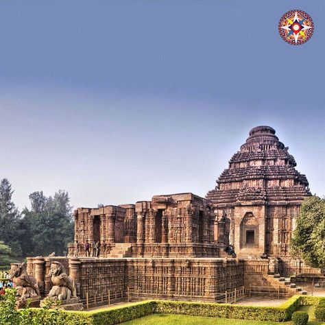 An Architecture Marvel of India's heritage, Konark Sun Temple, commonly known as Konark is situated in the eastern state of Odisha (earlier known as Orissa), India and is one of the eminent tourist attractions. Konark houses a massive temple dedicated to the Sun God. Konark Sun Temple Photography, Minakshi Temple, Odisha Photography, Konark Temple, Konark Sun Temple, Sanchi Stupa, Monument In India, Ajanta Ellora, Historical Temples