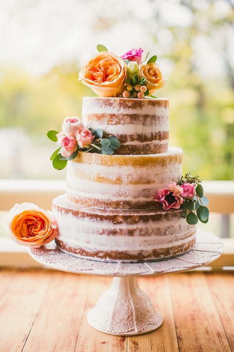 20 Rustic Wedding Cakes for Fall Wedding 2015 | http://www.tulleandchantilly.com/blog/20-rustic-wedding-cakes-for-fall-wedding-2015/ Bohemian Wedding Cake, Cake With Flowers, Decoration Patisserie, Torte Cupcake, Romantic Wedding Cake, Naked Cakes, Tiered Cake, Fall Cakes, Wedding Cake Rustic