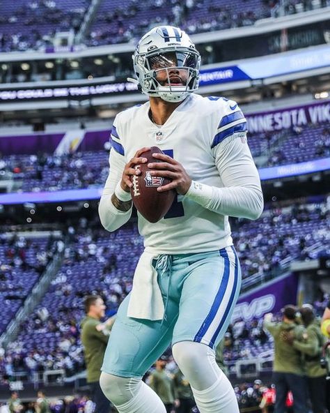 Dak Prescott Dallas Cowboys, American Football Uniforms, Dallas Cowboys Wallpaper, Dallas Cowboys Football Team, Nfl Photos, Dak Prescott, Dallas Cowboys Football, Football Uniforms, Cowboys Football