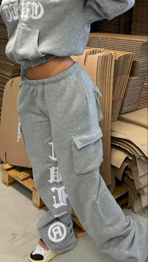 Cargo Sweatpants Outfit, Hidden Cult, Sweatshirts Aesthetic, Hip Hop Trousers, Winter Fashion Outfits Casual, Lazy Day Outfits, Chill Outfits, Sustainable Brand, Baddie Outfits Casual