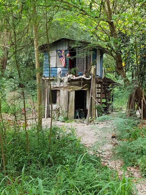 Backyard Tent, Bushcraft Shelter, Tree Fort, Off Grid Cabin, Cottage In The Woods, Countryside House, Miniature House, House Goals, Cozy Corner