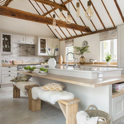 Breakfast Bar Ideas, White Kitchen Interior Design, Cashmere Kitchen, Small Kitchen Island Ideas, Integrated Fridge Freezer, Big Kitchen, Kitchen Views, Kitchen Island Design, Island Design