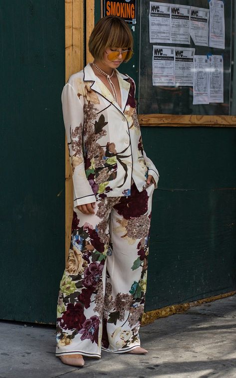 Silk Palazzo Pants, Heavy Jewellery, Haute Couture Style, Pyjama Trend, Loose Wide Leg Pants, Pajama Outfit, Outfit Essentials, Pajama Fashion, New York Fashion Week Street Style