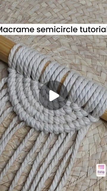 Diy Macrame Garland, Macrame Stitches Tutorial, Macrame Simple Diy, Macrame Crafts Diy, Macrame With Yarn, Macrame Projects Tutorials, Macrame Patterns Tutorials Videos, Macrame Wall Ideas, Macrame Curtain Tutorial