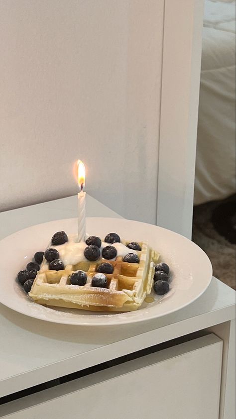 Birthday waffle / birthday cake /birthday breakfast / birthday morning/ birthday pancakes /waffles / morning / cakes / food / aesthetic food / white / light academic Birthday Waffles Breakfast, Mom Birthday Breakfast Ideas, Breakfast For Moms Birthday, Minimalist Birthday Aesthetic, Moms Birthday Aesthetic, Birthday Pancakes Aesthetic, Waffle Birthday Cake, Waffle Cake Birthday, Birthday Morning Aesthetic