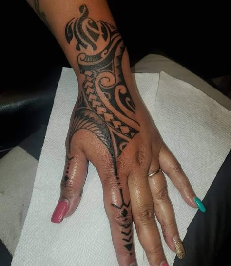 Trible Tattoos, Finger Tattoo Ideas, Samoan Tattoos, Polynesian Tattoos Women, Hand Tattoos For Girls, Polynesian Tattoo Designs, Maori Tattoo Designs, Polynesian Tattoos, Samoan Tattoo