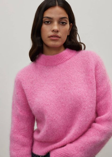 Surprise Paris sweaters are made in Italy in a family workshop located near Florence. This collection of mohair sweaters for women combines elegance and style for always more softness Pull Angora, Pull Mohair, Charlotte Rose, Mohair Jumpers, Acne Studio, Mohair Sweater, Machine Knitting, Florence, Jumper