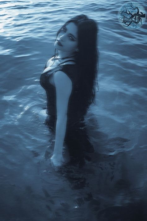 𝔏𝔲𝔫𝔞𝔏𝔦𝔱𝔥 𝔄𝔯𝔱 Gothic Siren Aesthetic, Haunting Beauty Aesthetic, Creepy Beach Photoshoot, Goth On The Beach, Gothic Blue Aesthetic, Goth Beach Photoshoot, Gothic Beach Aesthetic, Dark Beach Photoshoot, Goth Mermaid Aesthetic