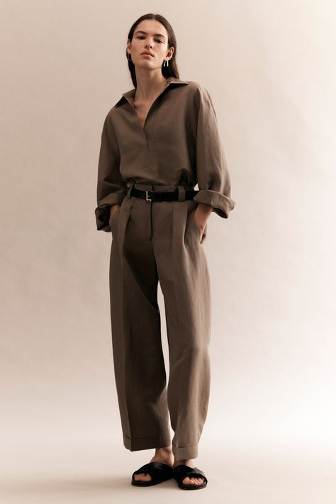 Tailored Shorts, Linen Style, Sleeveless Shift Dress, Vogue Magazine, 2024 Fashion, 가을 패션, 2024 Collection, Fall 2024, Basic Style