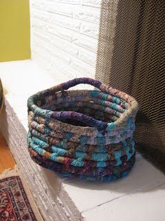 Make Rope Basket, Large Rope Basket, Rope Baskets Diy Tutorials, Rope Basket Tutorial, Coiled Fabric Bowl, Scrap Basket, Fabric Basket Tutorial, Fabric Rope, Diy Rope Basket