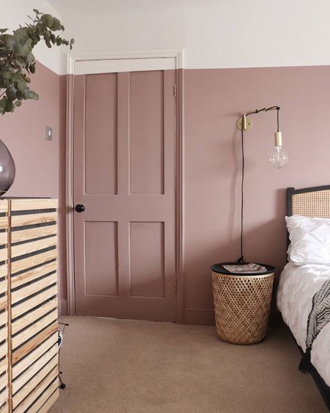 Farrow And Ball Bedroom, Sulking Room Pink, Dusty Pink Bedroom, Pink Bedroom Walls, Pink Paint Colors, Pink Bedroom Decor, Pink Living Room, Bedroom Wall Colors, Pink Bedrooms