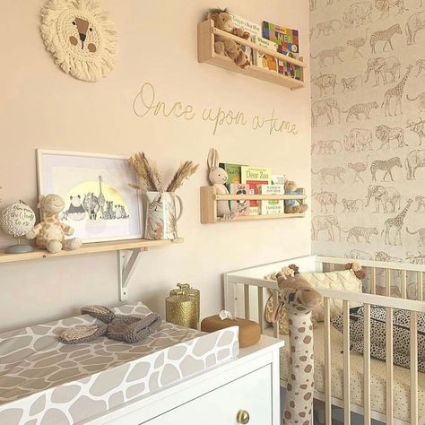 Baby Changing Table, Unisex Nursery Themes, Giraffe Nursery Theme, Safari Nursery Girl, Safari Baby Room, Safari Theme Nursery, Baby Changing Tables, Baby Room Themes